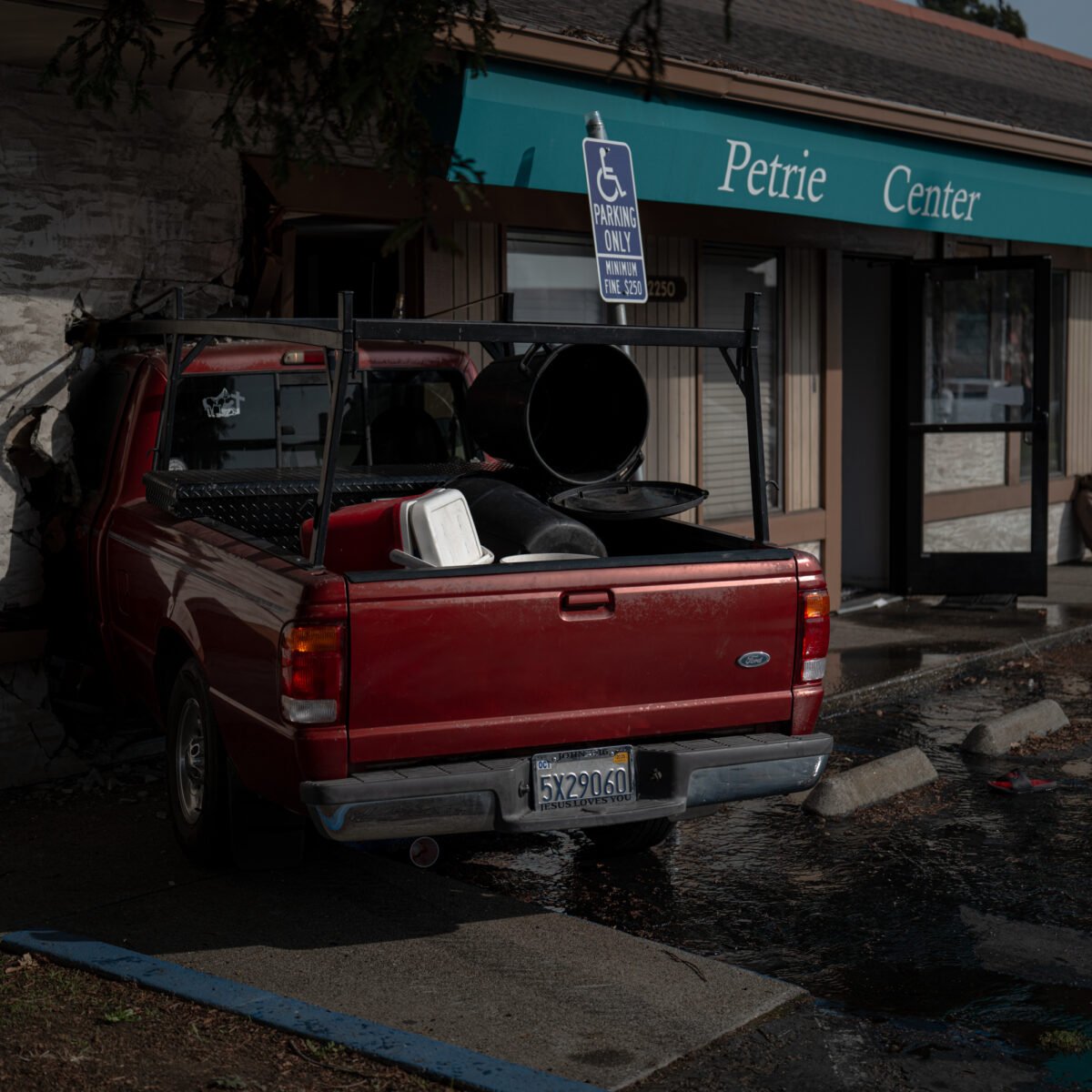 Truck slams into building associated with Vallejo traffic officer